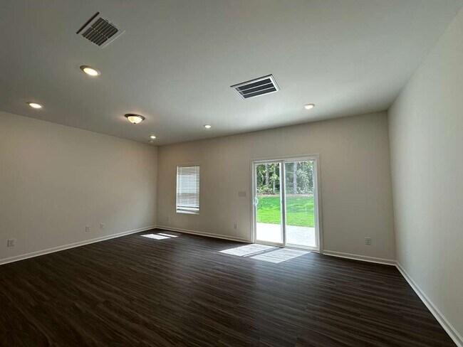 Foto del edificio - 3512 Nimbell Rd