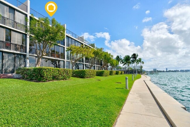 Building Photo - 1000 Venetian Way