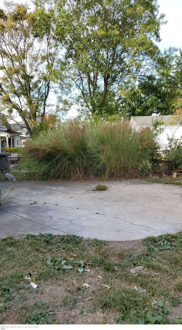 Photo - Great 3 bed 2 bath close to everything; more space than you think! House