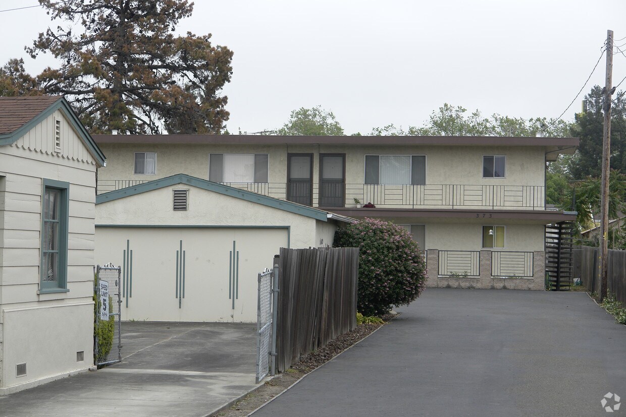 Building Photo - 373 Smalley Ave