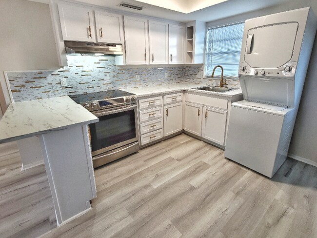 Foto del edificio - 446 77th Ave N