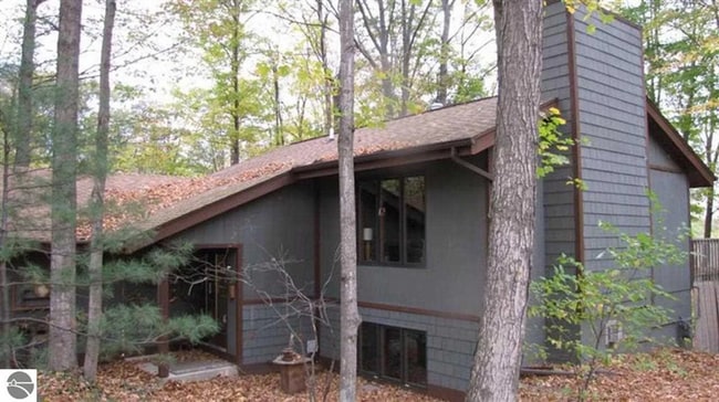 Building Photo - East Side Traverse City 3BR Home with Lake...