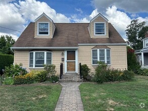 Building Photo - 114 Elmwood St