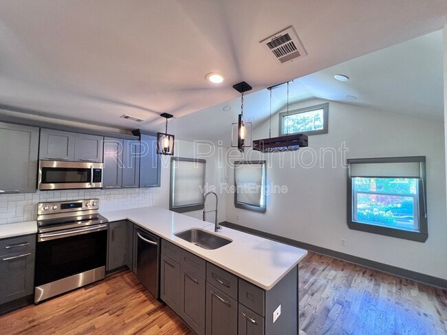 Building Photo - 334 Dargan Pl SW