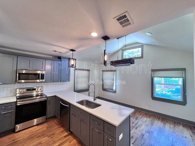 Foto del edificio - 334 Dargan Pl SW