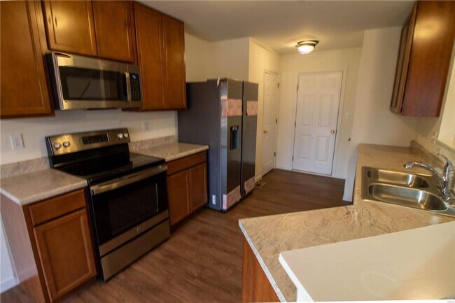 Foto del edificio - 3 bedroom, 2.5 bath, 2 car garage, 2 story...