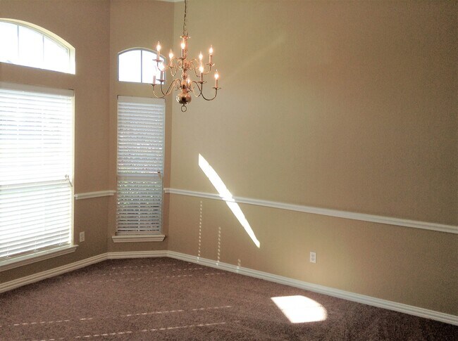Building Photo - 1245 Barrington Dr