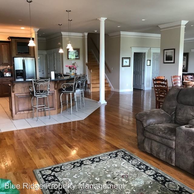 Building Photo - 5 br, 3.5 bath House - 117 Lake Harbor Drive