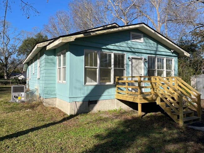 Photo - 2147 St James Dr House