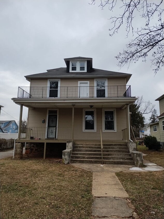 Primary Photo - 3608 Howard Park Ave