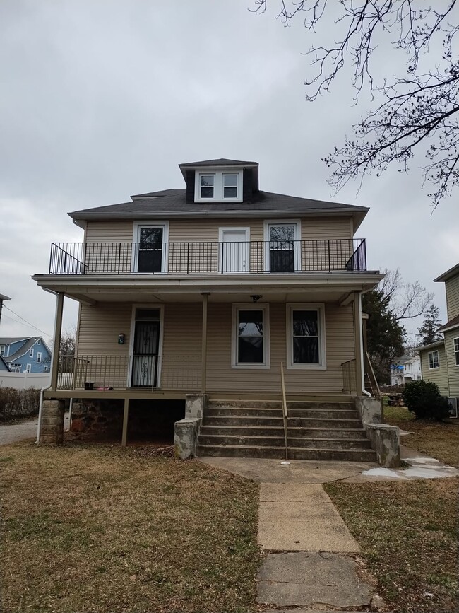 Building Photo - 3608 Howard Park Ave
