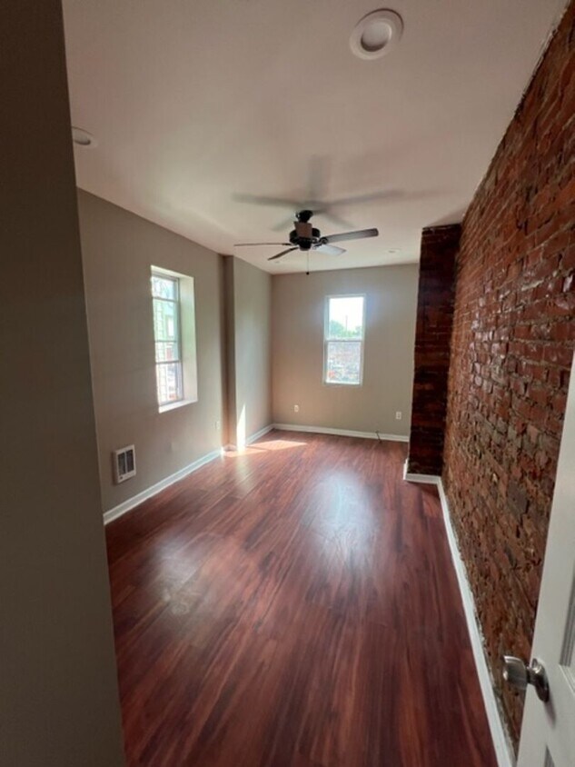 Building Photo - 2022 Buckius Street