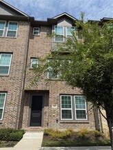 Building Photo - 685 Vista Del Lago Dr