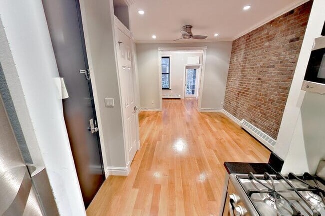 Building Photo - 219 E 28th St