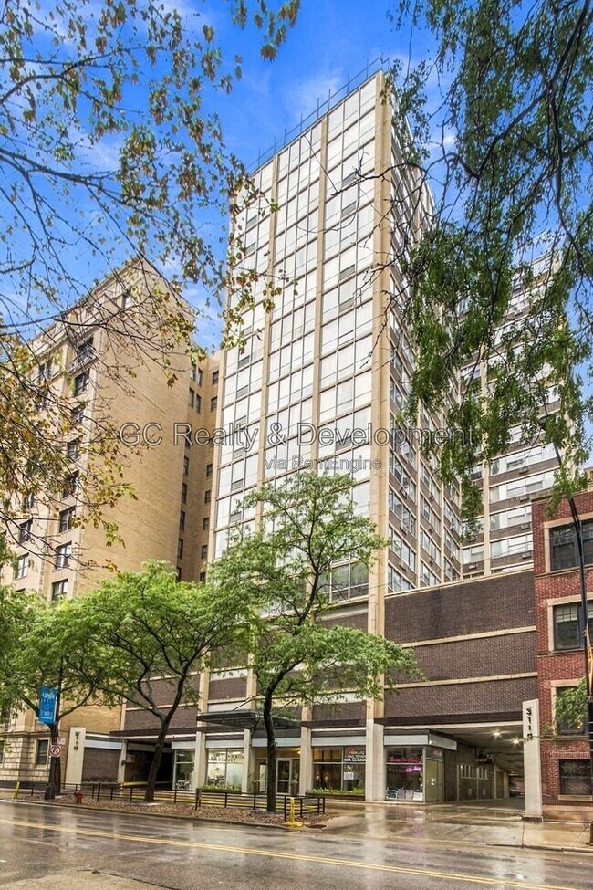 Building Photo - 3110 N Sheridan Rd