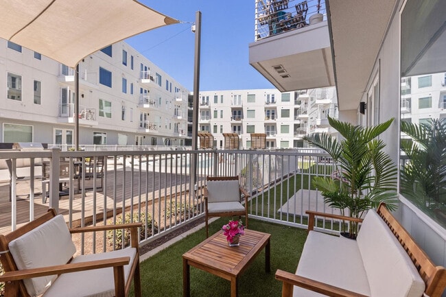 Foto del edificio - 5820 1/2 Cameron Rd