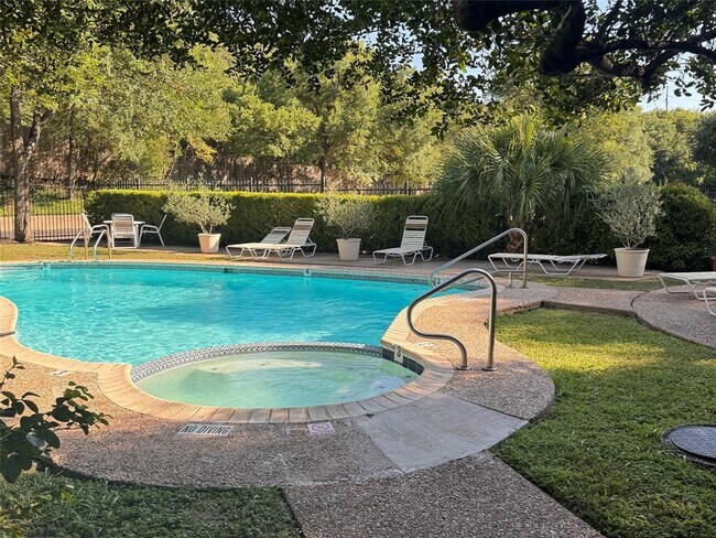 Foto del edificio - 3839 Dry Creek Dr
