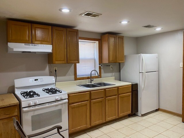 Building Photo - 3145 N Oakley Ave
