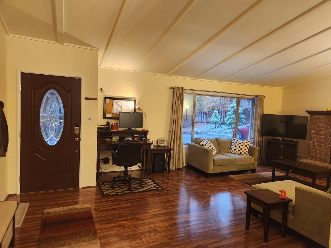 Foto principal - 18563 Woodwardia Rd