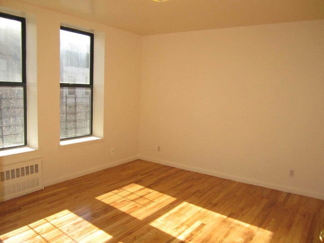 Building Photo - 101 W 130th St