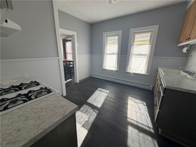 Building Photo - 112 High St