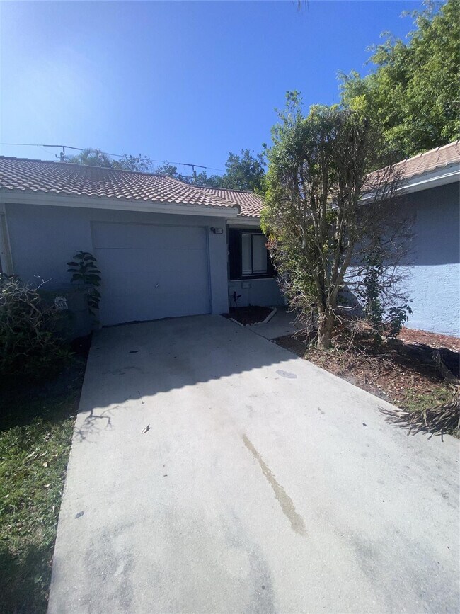 Foto del edificio - 9926 Watermill Cir