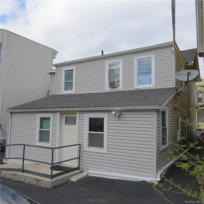 Building Photo - 116 Webster Ave