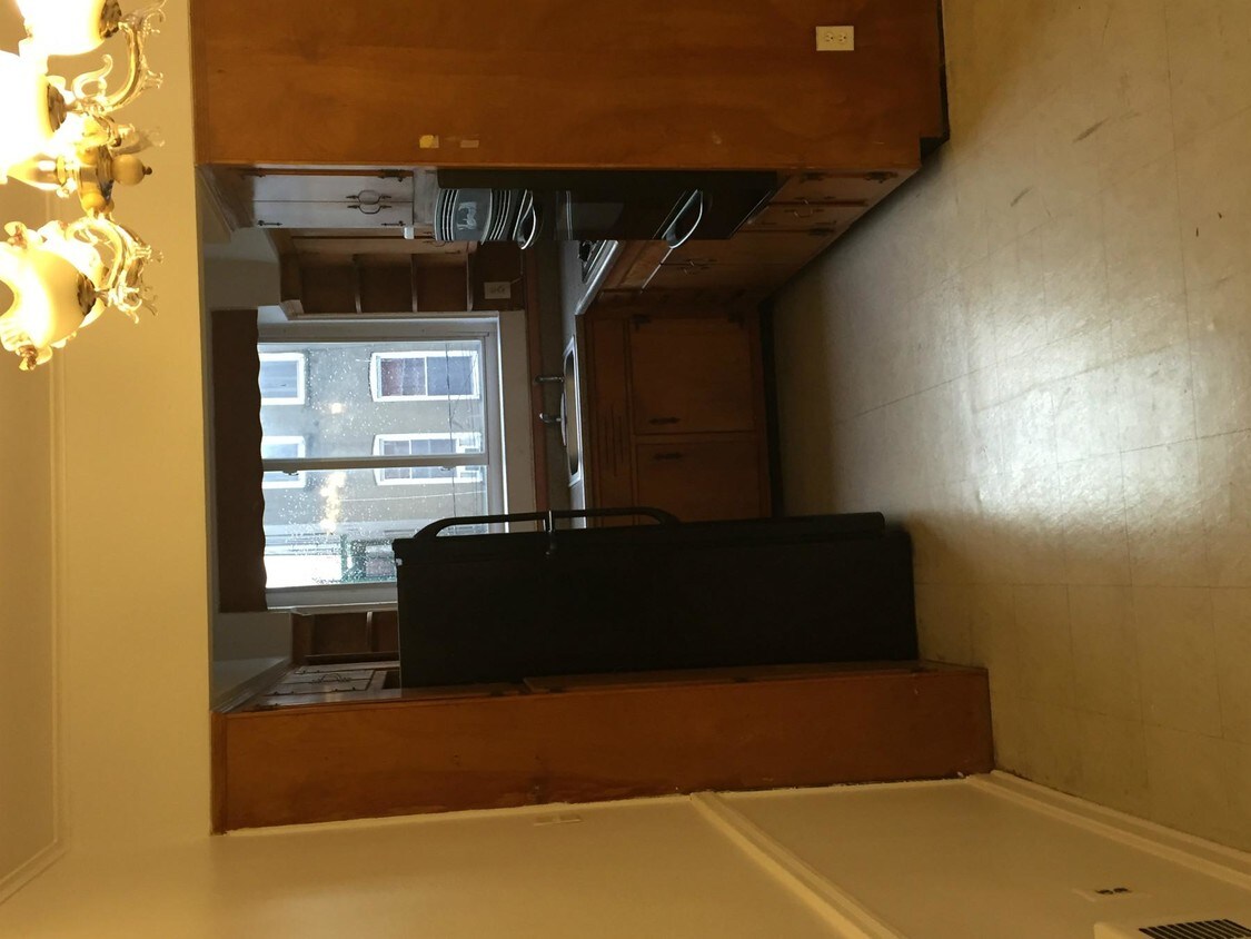Building Photo - 580 E 94th St
