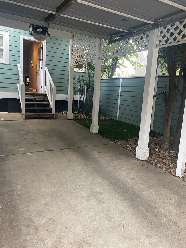 One car garage - 54 Harbor Common Dr