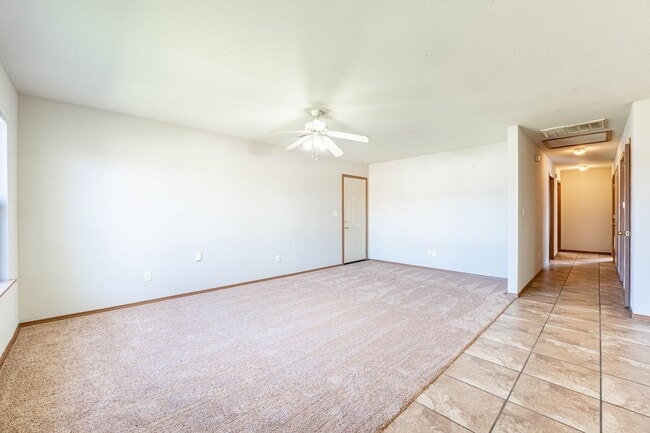 Foto del edificio - 402 E Southern Trace Dr