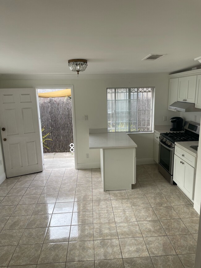Foto del edificio - 530 N Wilton Pl