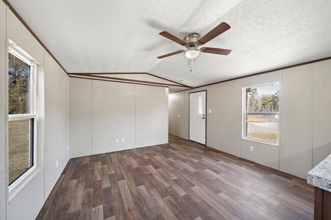 Foto del edificio - 9228 Sharyn Dr