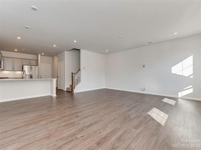 Foto del edificio - 5252 Kinsbridge Dr