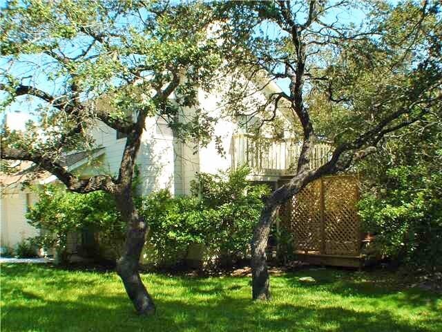 Building Photo - 9810 Lake Ridge Dr