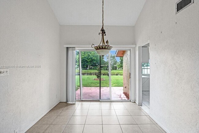 Foto del edificio - 7135 W Sunrise Blvd