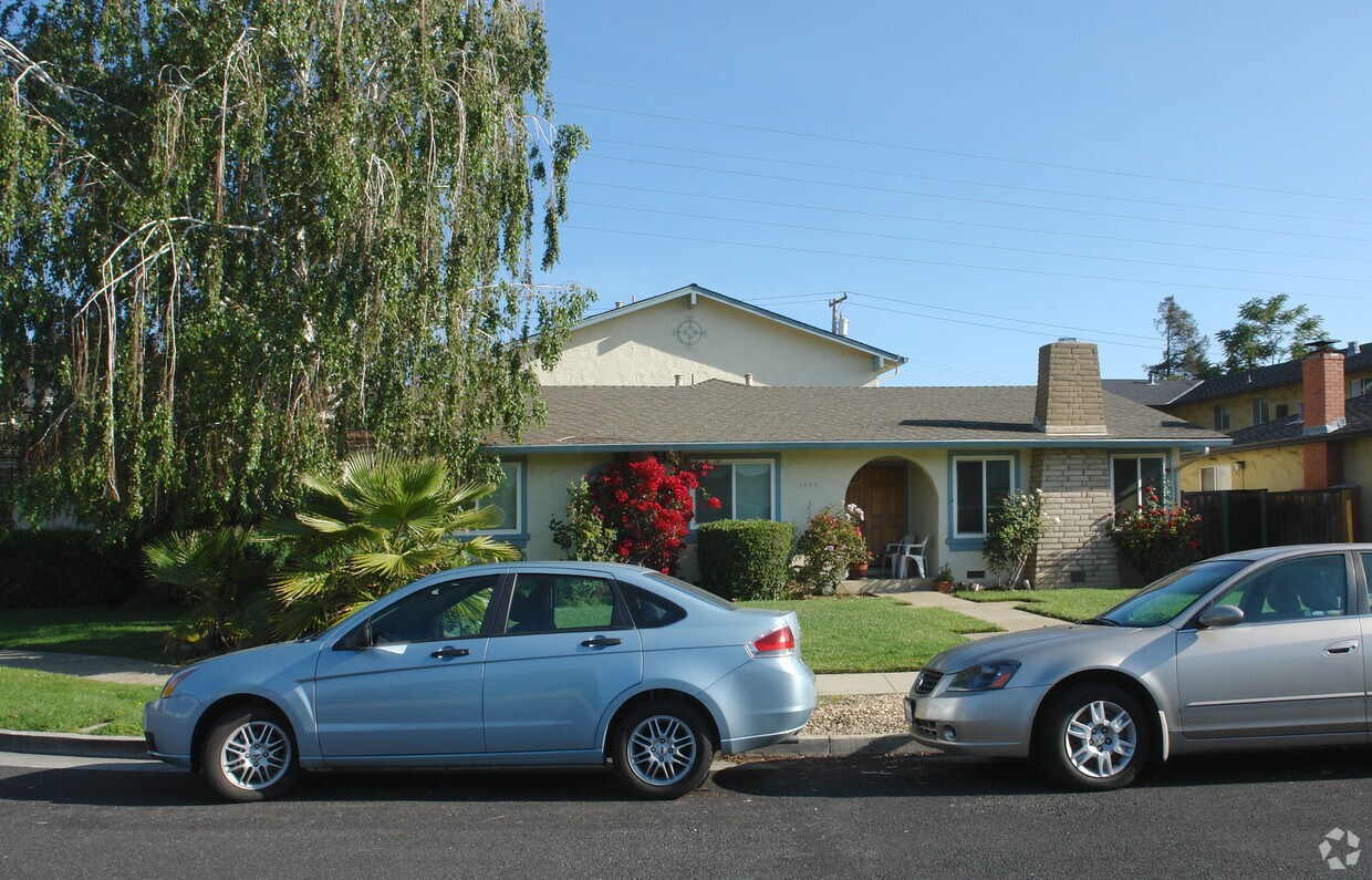 Foto del edificio - 1983 Harris Ave