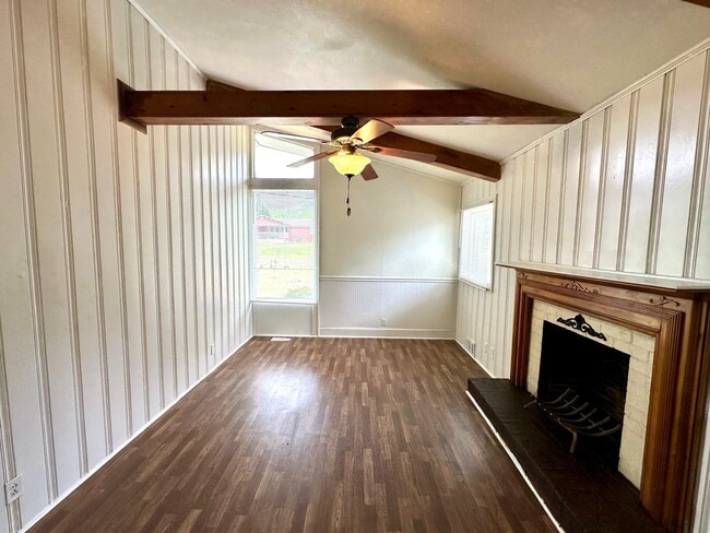 Foto del edificio - 1003 Robinhood Ln