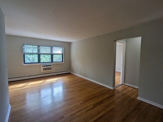 Building Photo - 502 W Briar Pl
