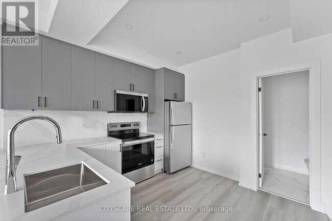Photo du bâtiment - 589 Oakwood Ave