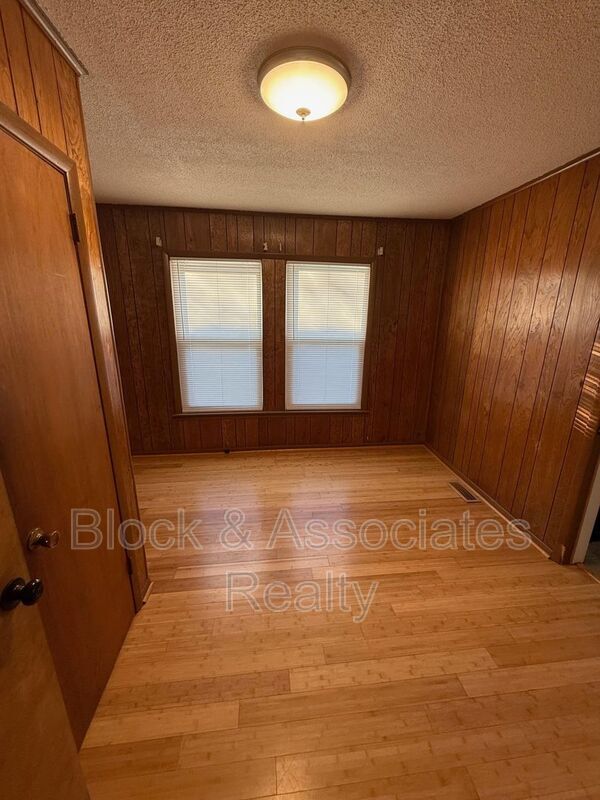 Foto del edificio - 524 W Wainman Ave