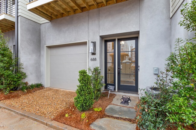 Building Photo - 688 Exchange St SE