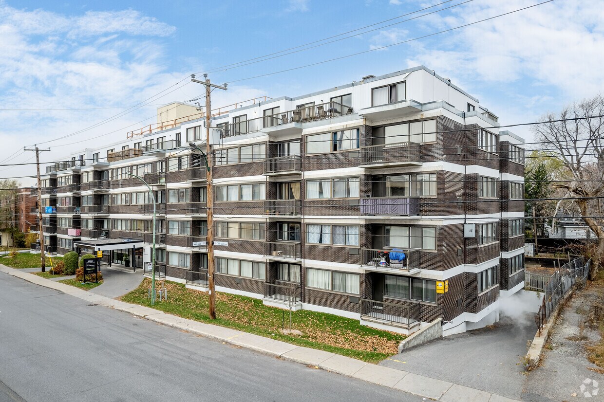 5765 de la CôteSaintLuc, Montréal, QC H3X 2G3 Apartments 5765 de la