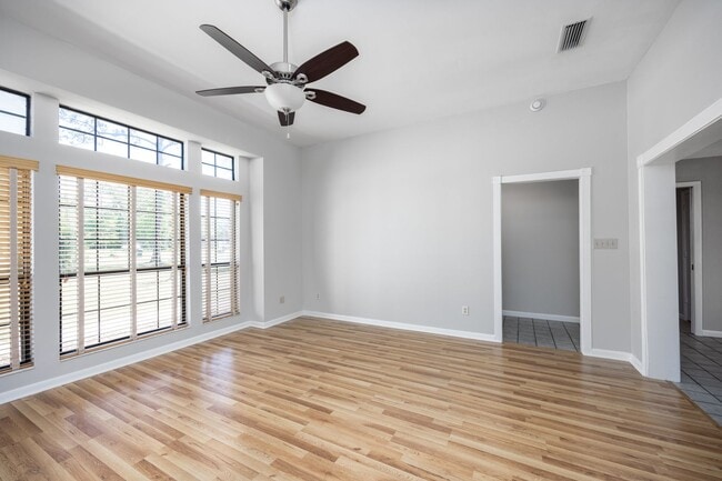 Building Photo - Spacious Pool Home - Meadows of Kanapaha