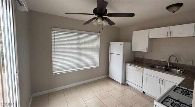 Foto del edificio - 4754 Willow Crest Ave