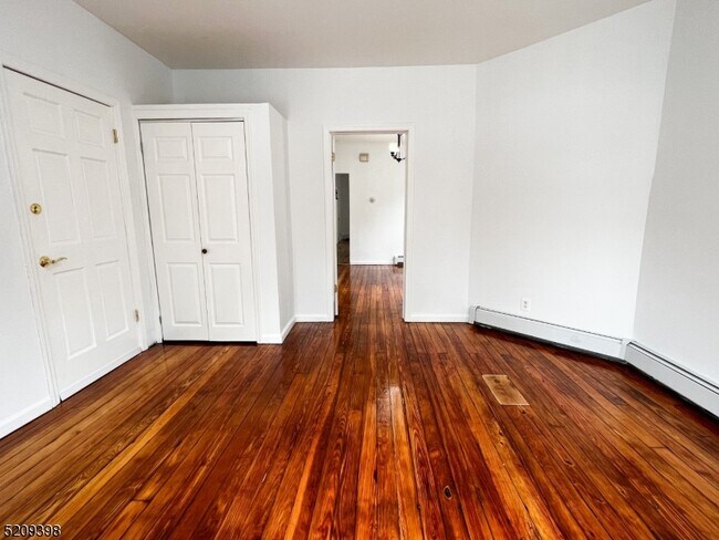 Building Photo - 684 S 20th St