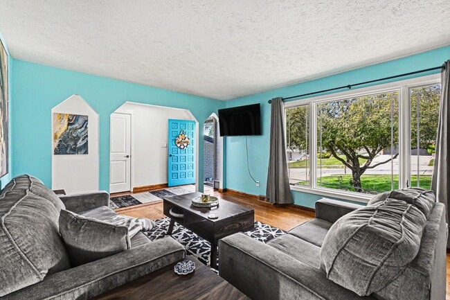 Building Photo - 4603 Holly St