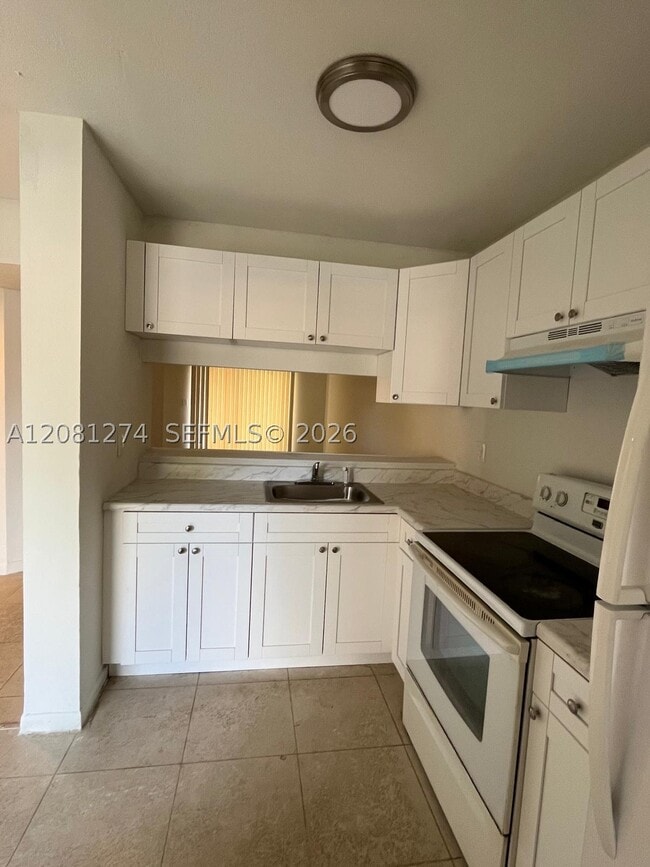 Building Photo - 4178 Lakeside Dr