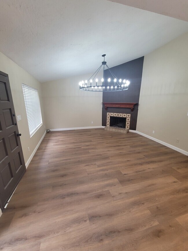 Foto del edificio - Remodeled 2/2 patio home for rent in sought-after central Phoenix area.