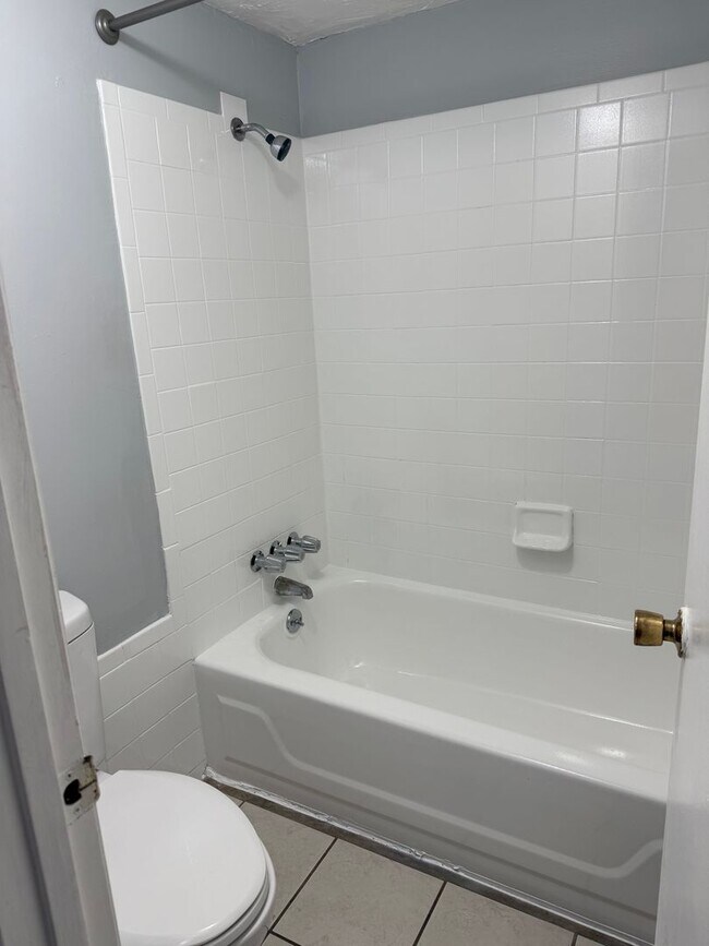 Foto del edificio - * MOVE IN SPECIAL * 1/2 OFF 2ND MONTH'S RENT!! Location, location, location! 876 SF Unit- 1 bd/ 1...