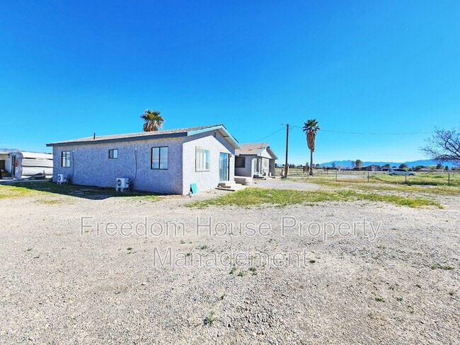 Building Photo - 2220 W Bell Vista Ave